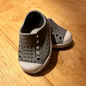 Grey native shoes in infant size C2